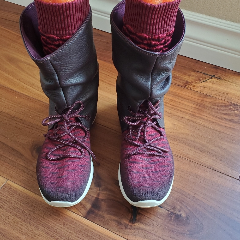 Nike sneakers/boots